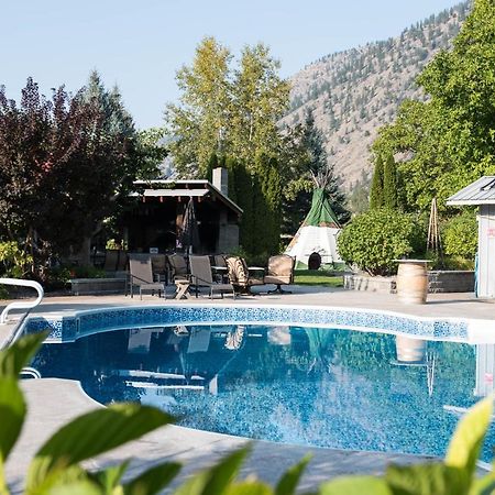 אוסויוס Similkameen Wild Resort & Winery Retreat מראה חיצוני תמונה