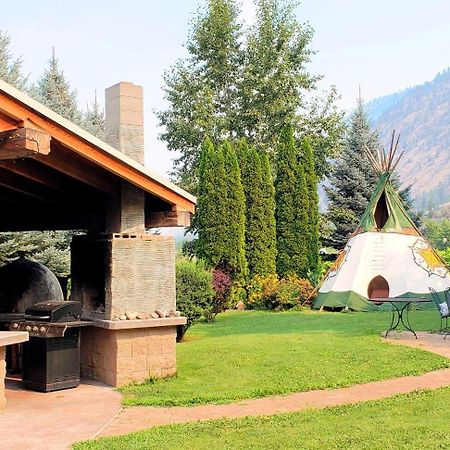 אוסויוס Similkameen Wild Resort & Winery Retreat מראה חיצוני תמונה