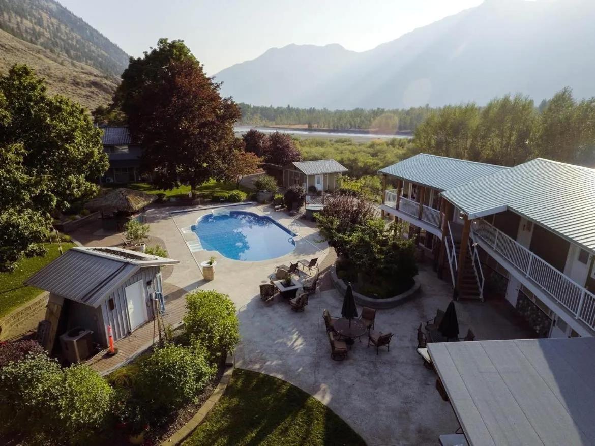 אוסויוס Similkameen Wild Resort & Winery Retreat מראה חיצוני תמונה