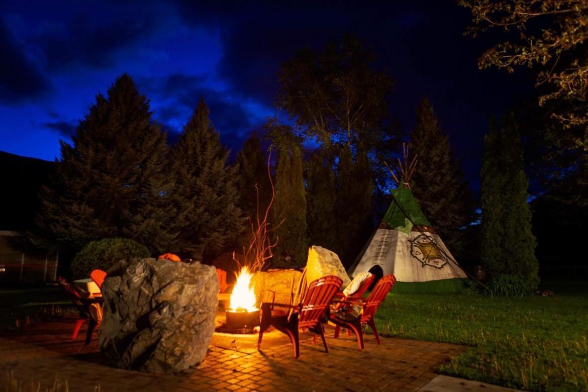 אוסויוס Similkameen Wild Resort & Winery Retreat מראה חיצוני תמונה