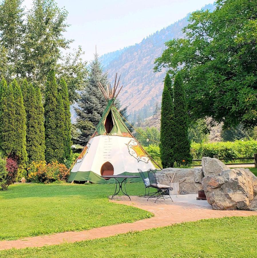 אוסויוס Similkameen Wild Resort & Winery Retreat מראה חיצוני תמונה