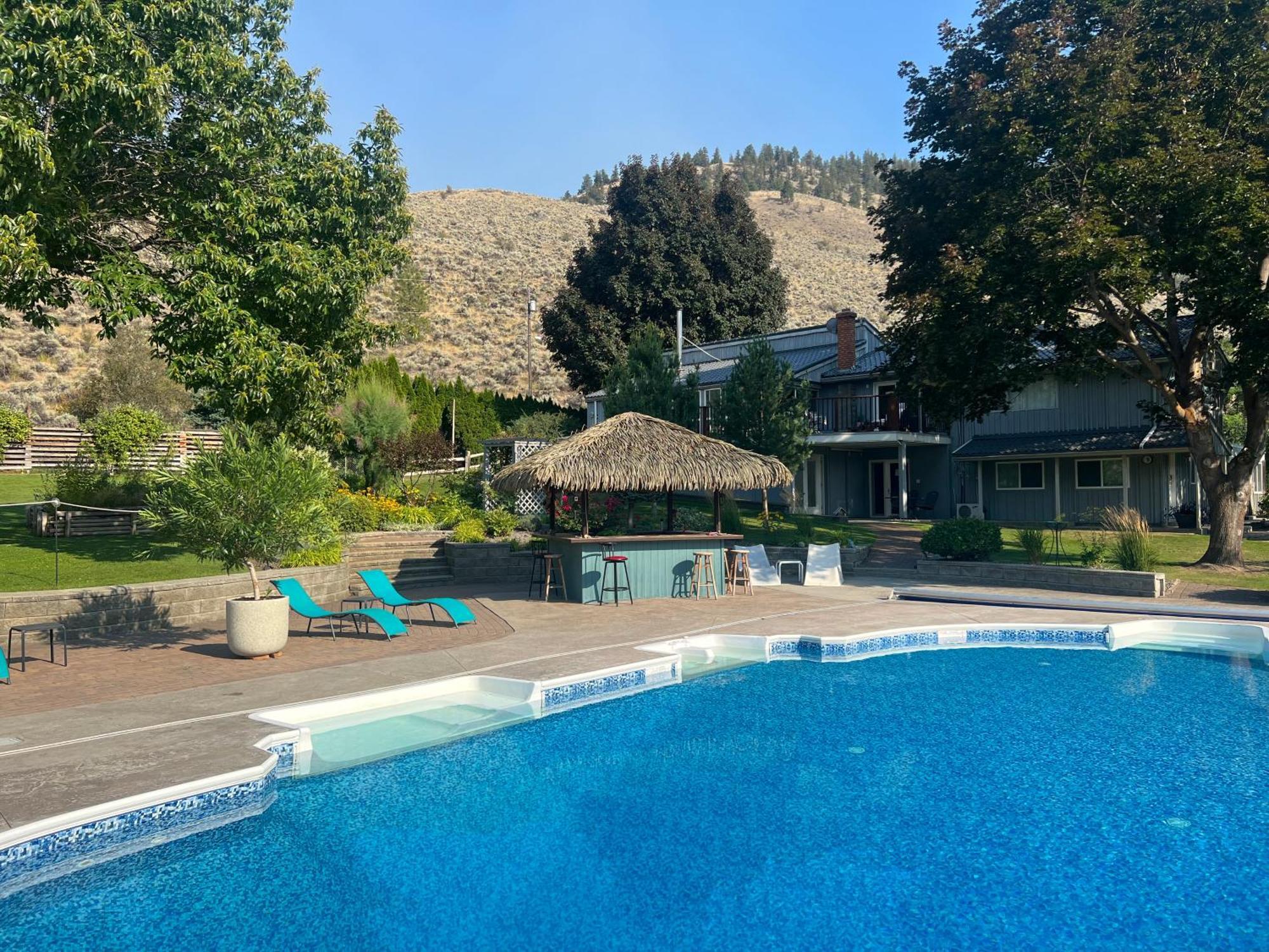 אוסויוס Similkameen Wild Resort & Winery Retreat מראה חיצוני תמונה