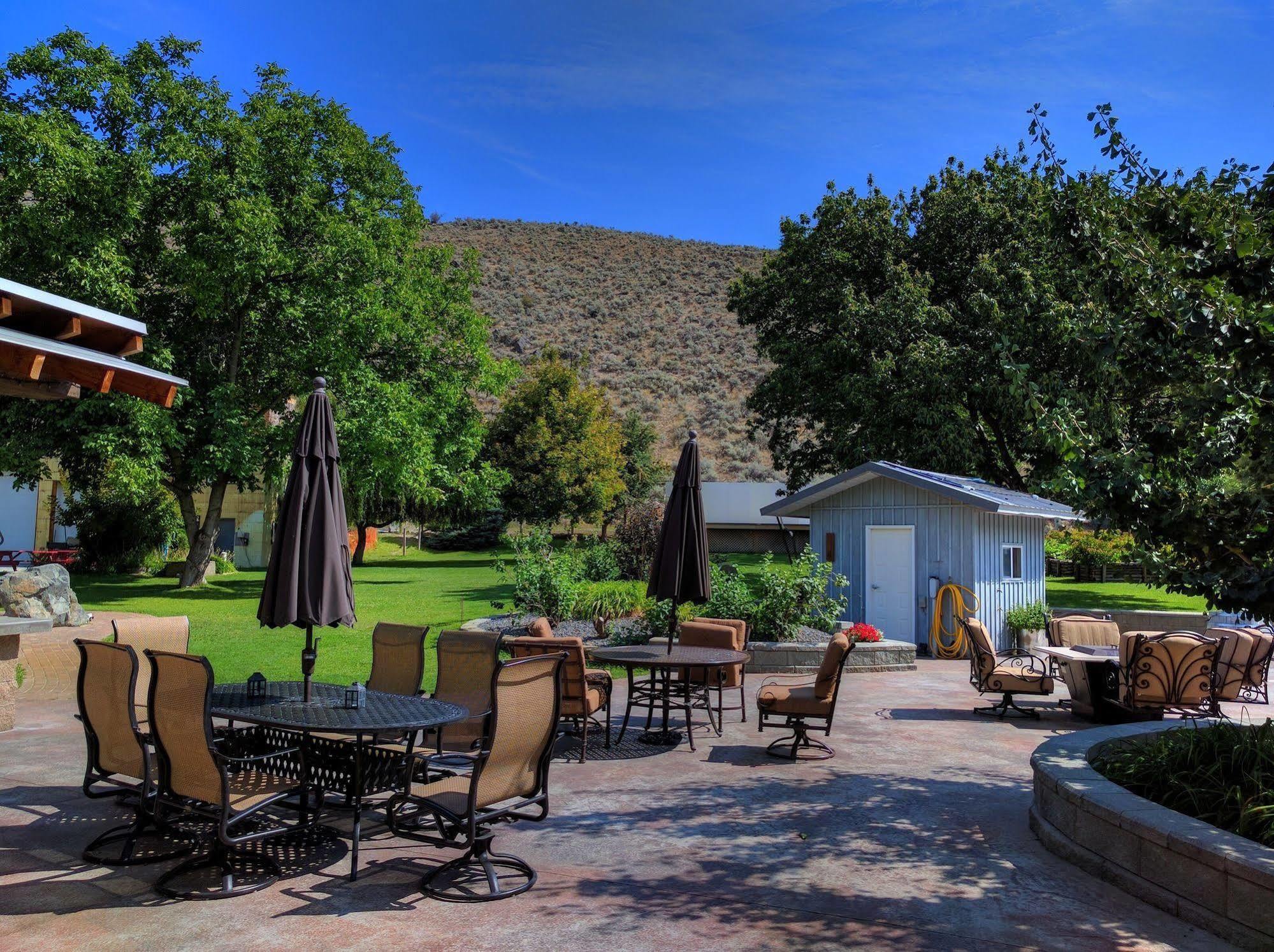 אוסויוס Similkameen Wild Resort & Winery Retreat מראה חיצוני תמונה